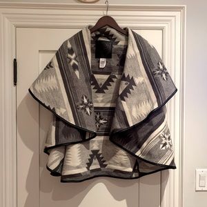 Roots x Pendleton Smoke Lake Julia Cape (size Medium) made in Toronto Canada